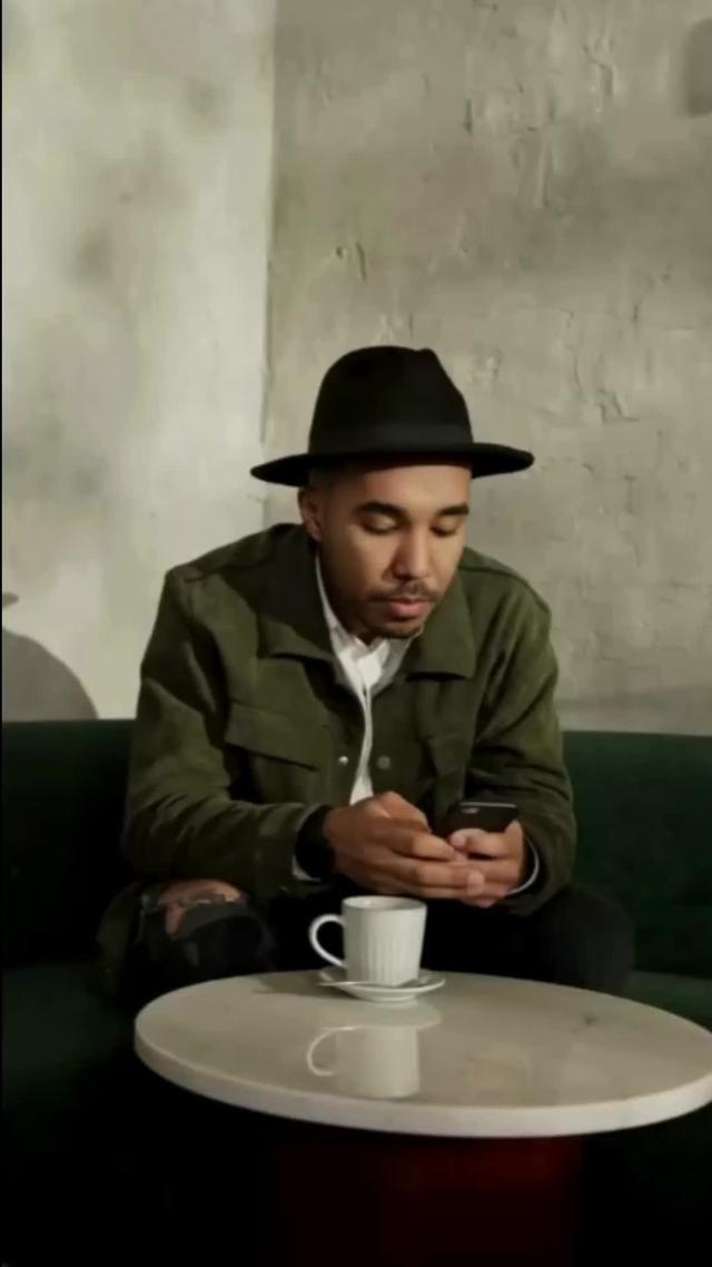 Master the dating game! AI's got your back.