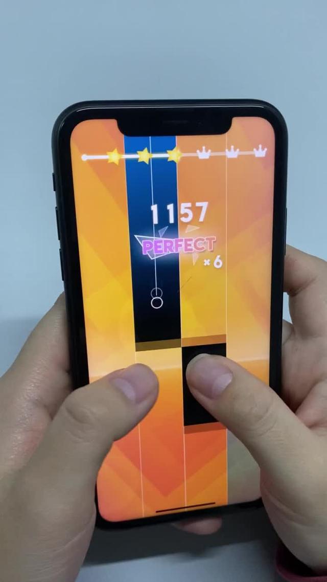 下載應用立即解鎖超多熱歌和趣味關卡，快和朋友玩起來！