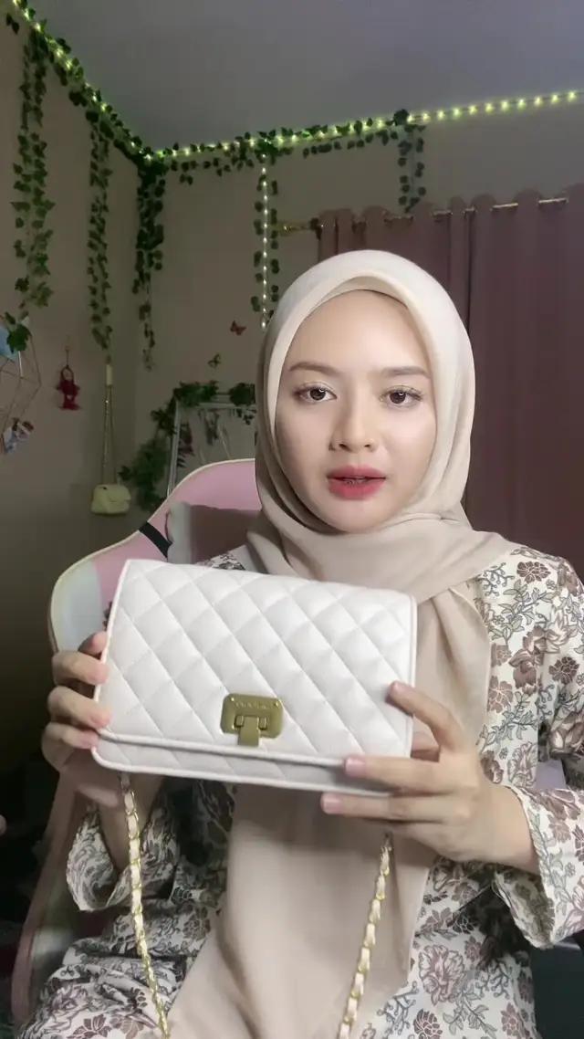 ✨ Don't miss out on the TikTok Shop 9.9 Grand Deals! 🛒✨   @tiktokshop_my 🇲🇾   Enjoy UNLIMITED Free Shipping, up to **50% off Hot Prices, and stand a chance to win up to RM90,000 by joining the hashtag challenge! 🎉🔖   Search for ‘99GrandSales’ in the TikTok Shop tab to grab these deals now!   #TikTokShop99GrandDeals #TikTokShop_MY #GrandDeals #FreeShipping #HotPrices