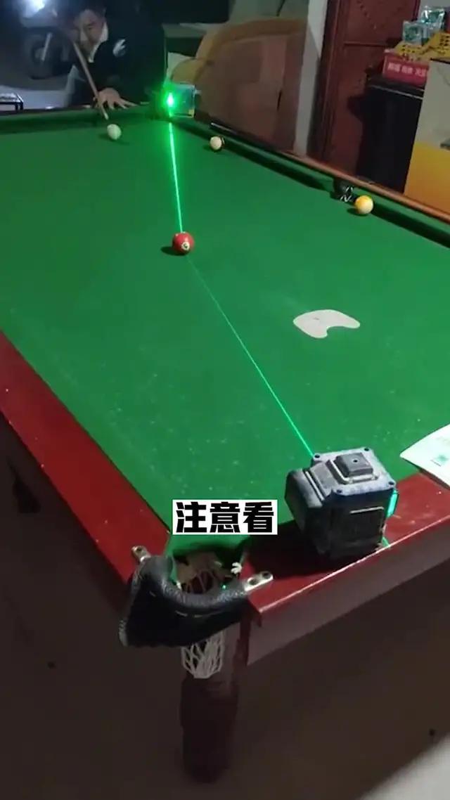 一起來打台球吧，真是太有意思啦！