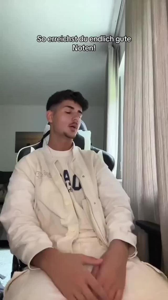 Lerne mit Tausenden von Lernzetteln in jedem Fach.