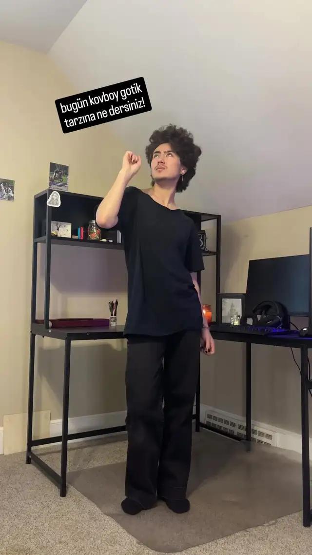 Yeni bir görünümü Instagram Hikayeler ile tamamla. Uygulamayı indir.