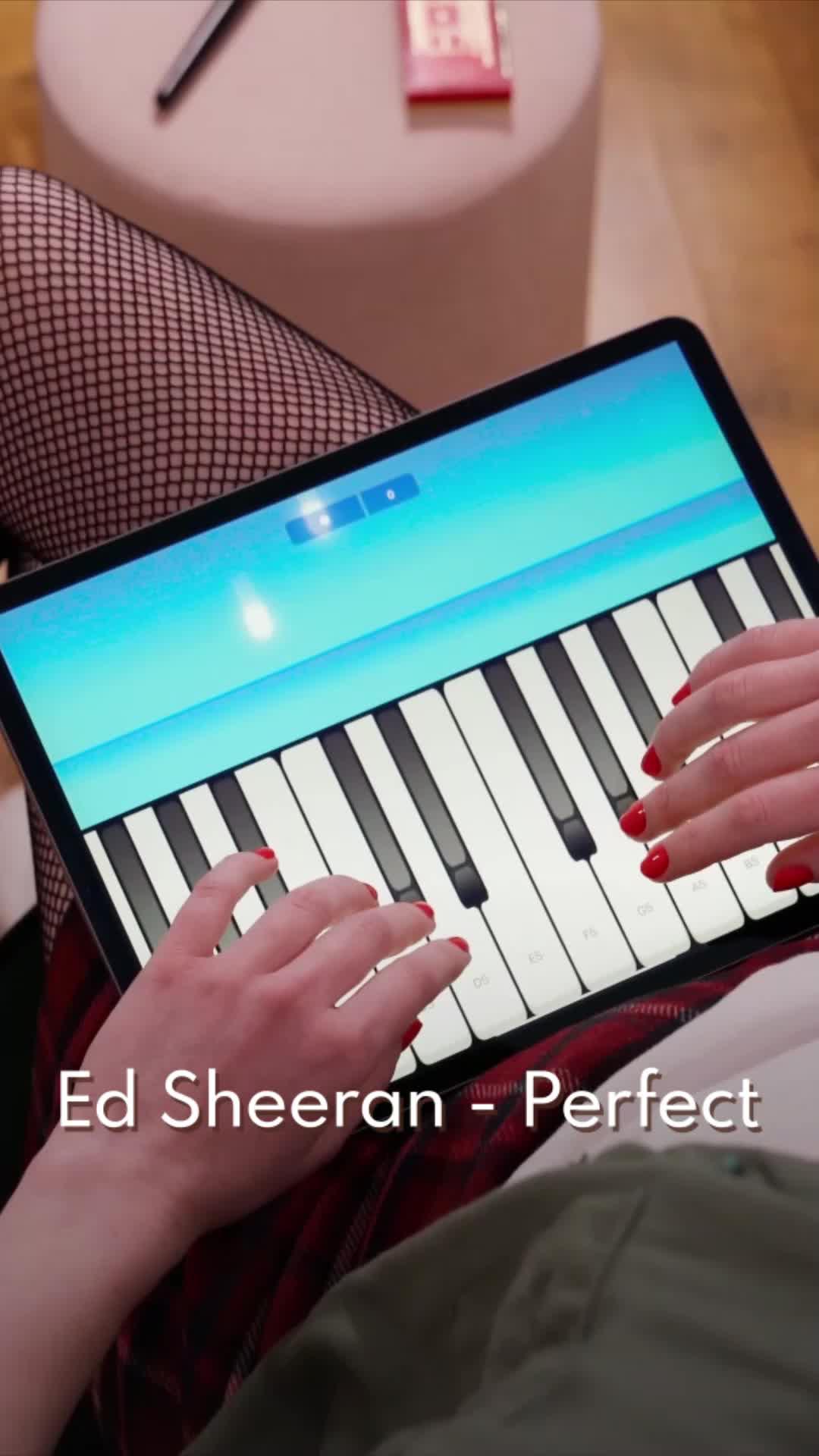 Your personal piano tutor 🎹 Try the easiest way to learn playing keys like a pro. #piano #pianotutorial