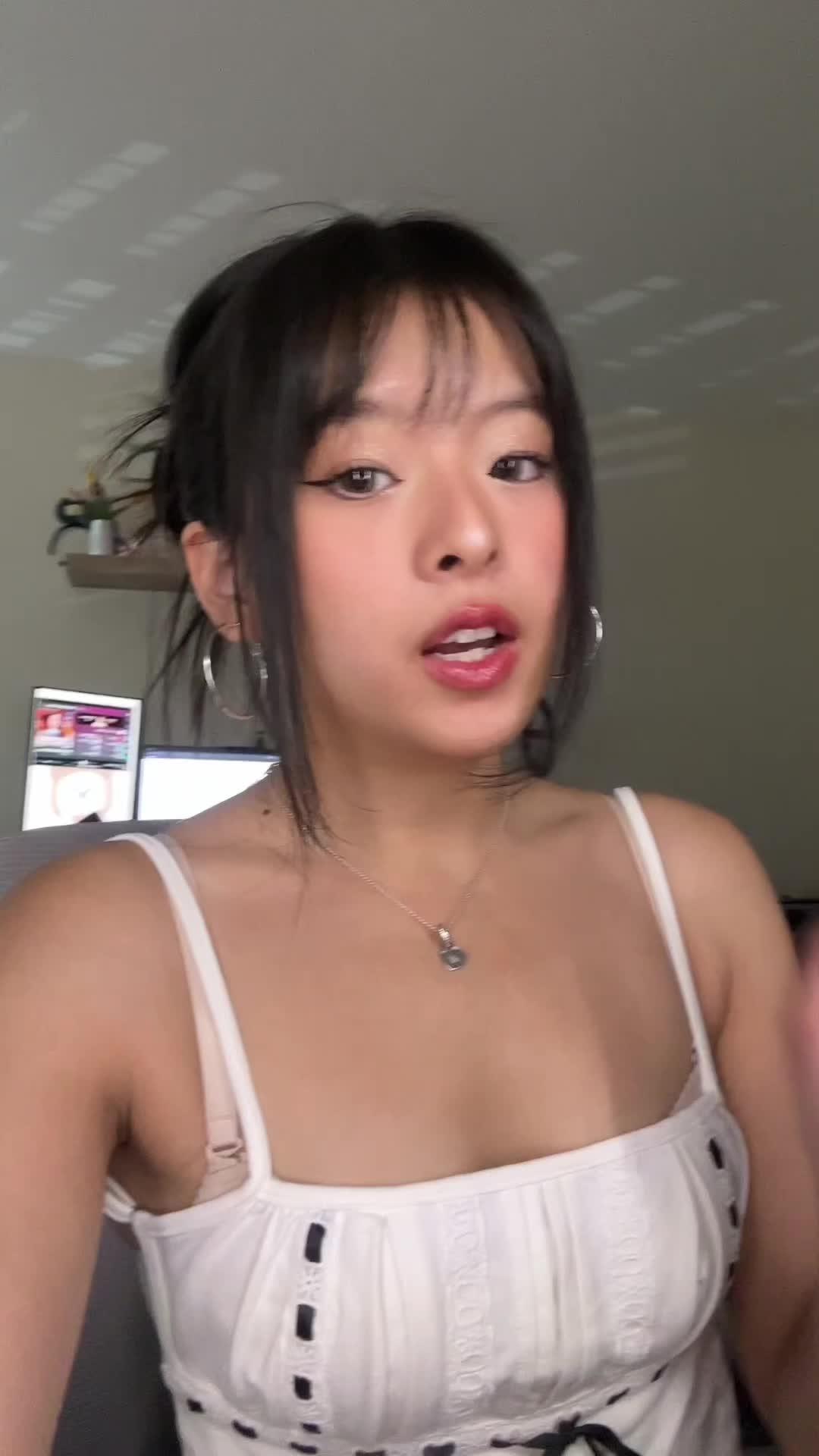 Questions about your relationship or your crush? Ask AstroClub to get a personalized answer!