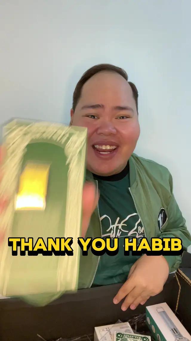 Yihahh🎁 dapat supriseeeeee box! TikTok Shop 9.9 Grand Deals @tiktokshop_my 🇲🇾 kembali lagi! Pada 5-9 September 2024
 ada Up to 50% Hot Prices, layan FREE SHIPPING & Join Hashtag Challenge
 #TikTokShop99GrandDeals & menang Phone weh! 🩵 Jangan lupa Cari "99GrandSales" untuk lebih info✌🏻