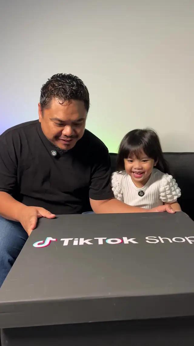 Guys! TikTok Shop 9.9 Grand Deals @tiktokshop_my 🇲🇾 dah bermula dari 5-9 September 2024 ! Ada pelbagai tawaran menarik menanti anda😎 Anda boleh dapat Unlimited Free Shipping, 50% Off Hot Prices serta berpeluang menangi Phone dengan join Hashtag Challenge #TikTokShop99Granddeals  . Jom dapatkan sekarang !  #mikashare #mikapodcast #mikaquotes #motivationalvideos #fyp #positivevibes #inspiring #fypシ #tiktokguru_malaysia #motivation #fypmalaysia