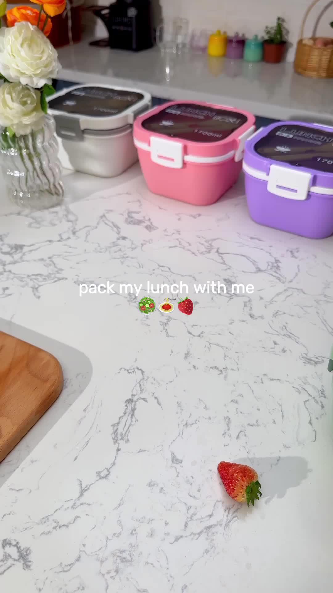 Pack my lunchbox with me 💖 #fyp #packinglunch #packinglunchbox #whatsinmylunchbox #lunchbox #packingasmr #asmr #temufinds #satisfying #inspo #studentfood #studentlife #packing #sandwich #sandwichmakingasmr #organization #foryou #goodthings #free #homefinds