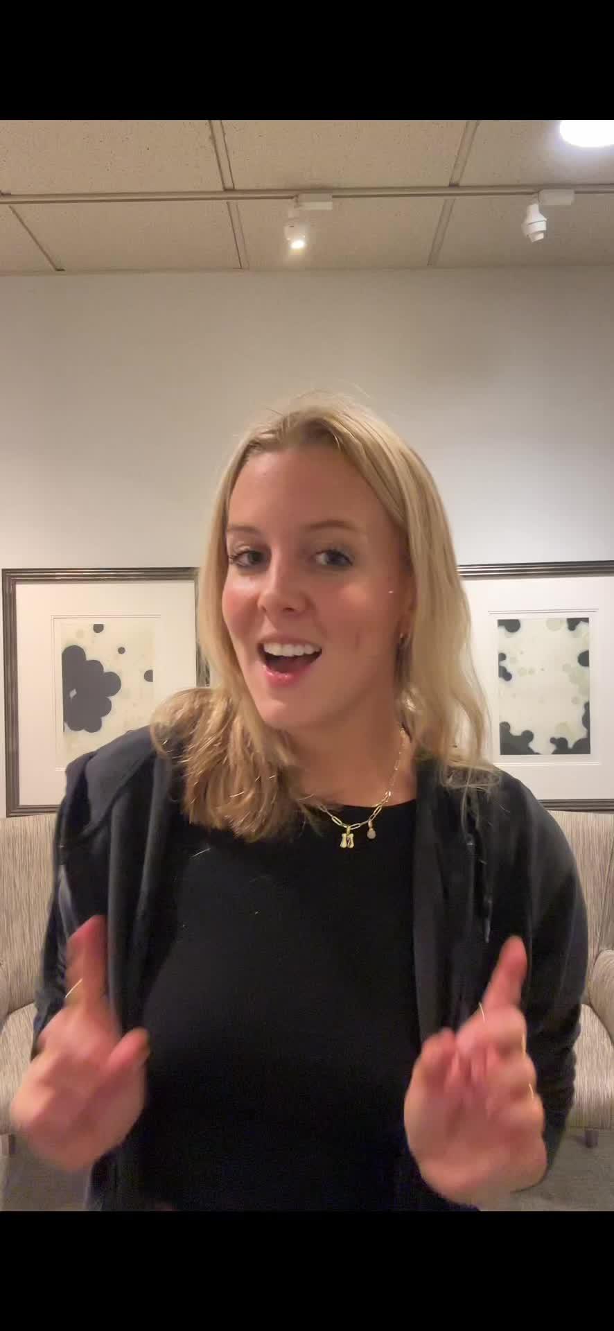 POV: I use Retake app on the days I don’t feel photogenic😅  @magicretakes  #magicretake #retakeapp #aichristmas #christmasphotoshoot #christmastrend