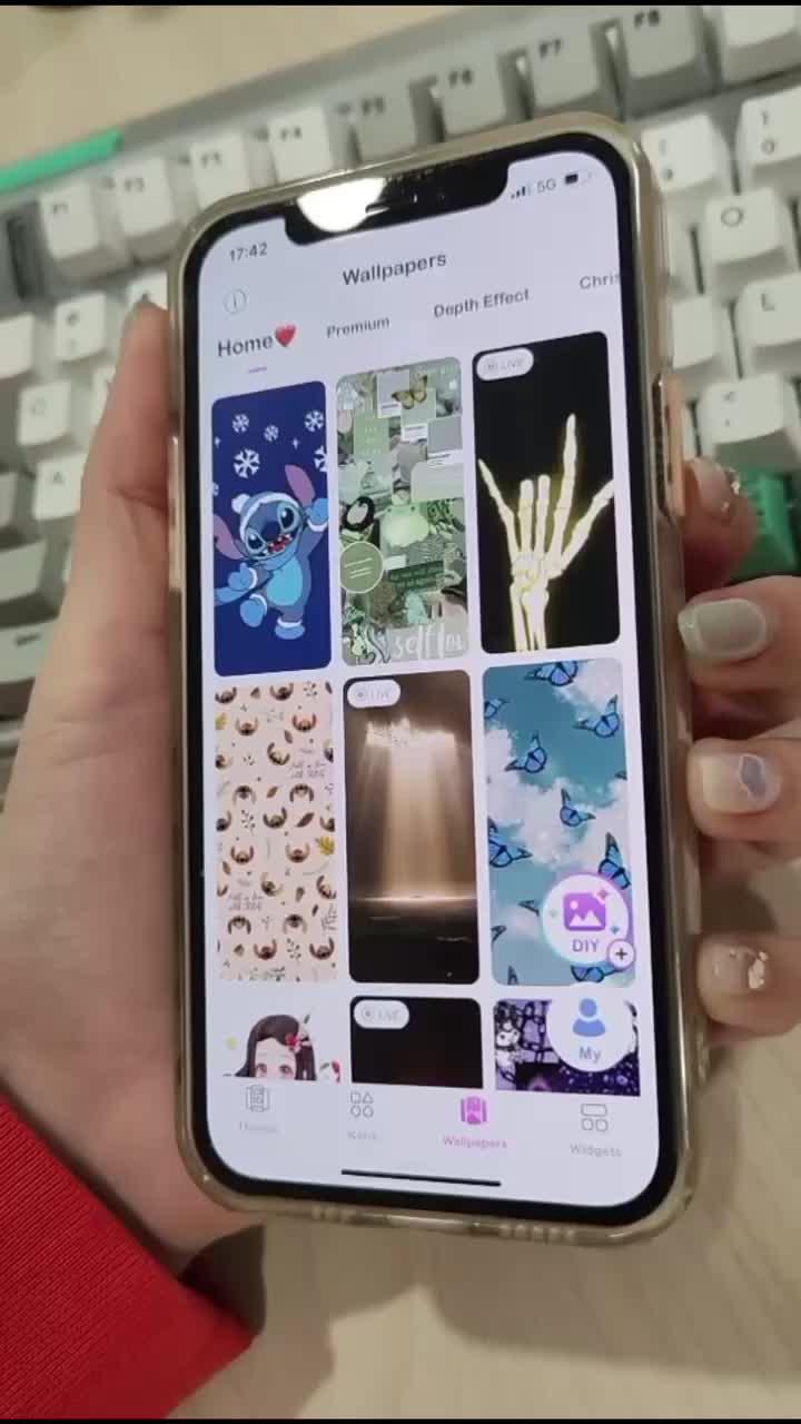 Set exclusive widgets & themes for your Phone!