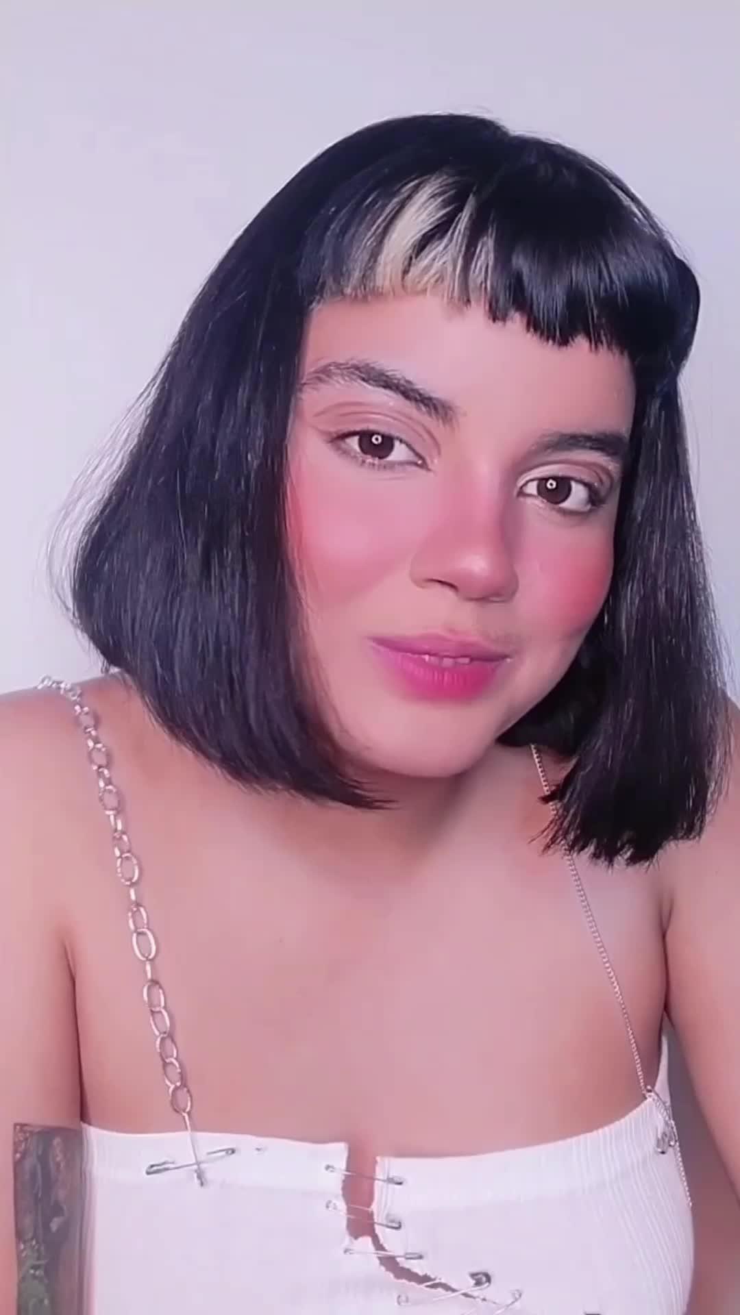 Watch endless live videos! Find new friends!