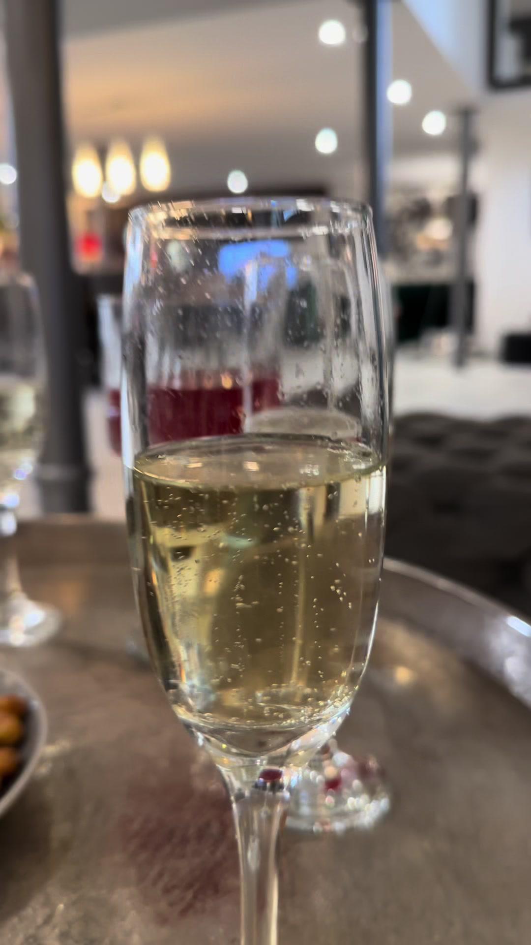 Gather your besties for a games night at Capel Mawr… NO sore losers allowed! 🎲  📍 Capel Mawr, Basement 19, North Wales #sykescottages #northwales #placestostayuk #groupgetaways