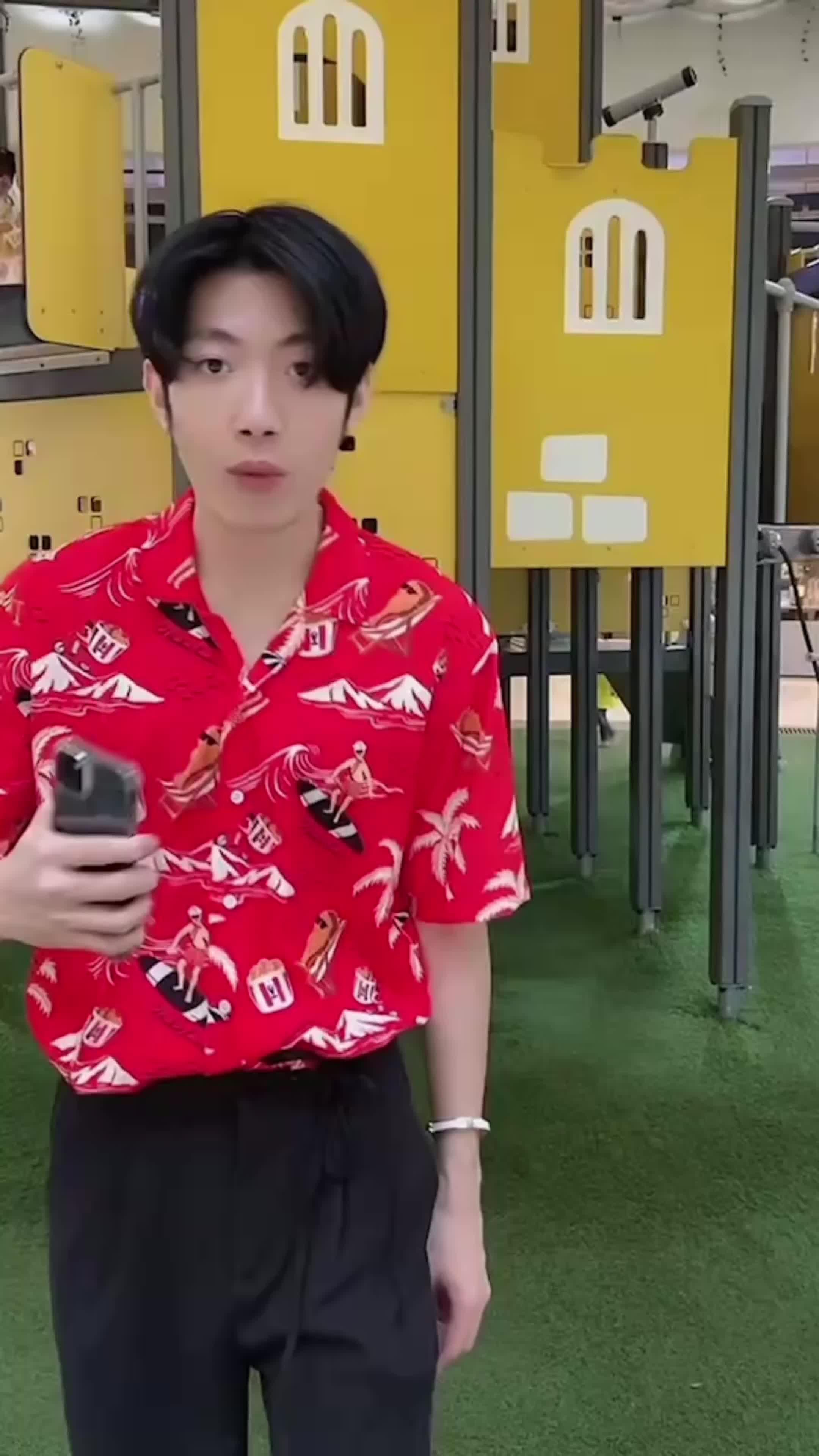 วันนี้เราจะพาทุกคนไปสัมภาษณ์เด็กในโรงเรียนกัน