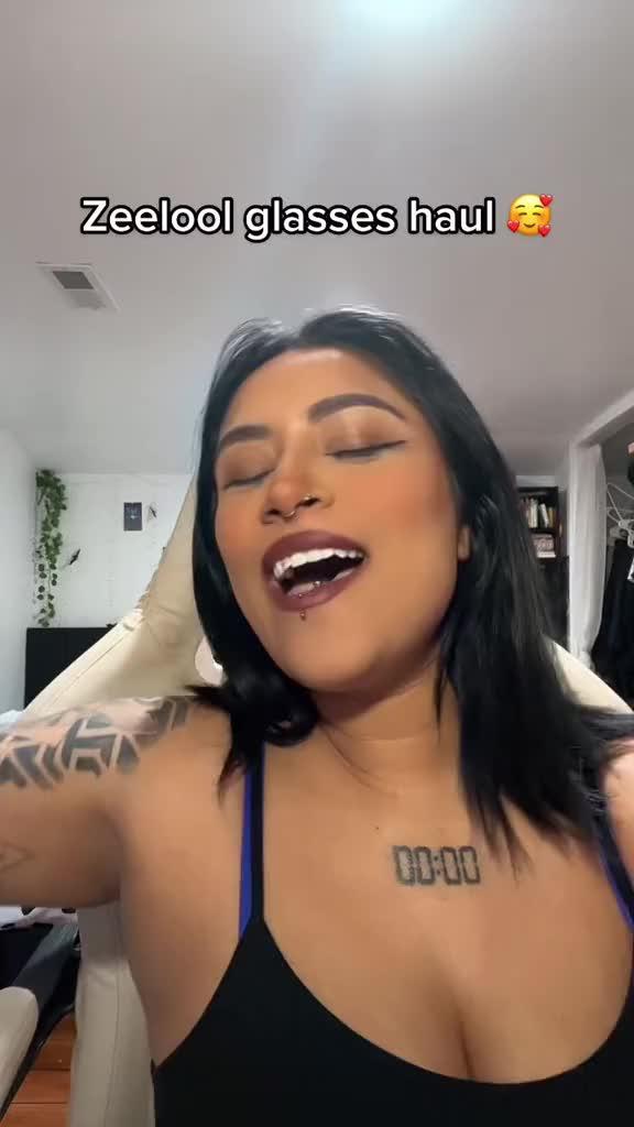 Unleash your style and enjoy a special offer: Buy 1, get other frames at 50% OFF!