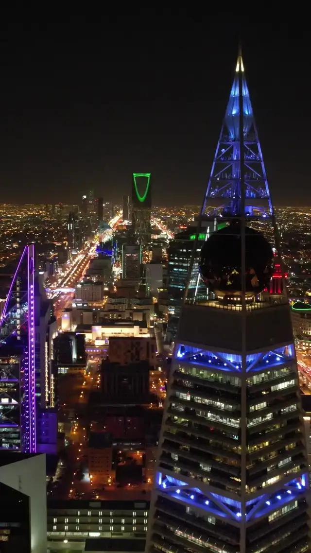 بين الجبال ولا وسط البحر، صيفك مثل ما تبي بخصم حتى 500 ريال باستخدام كود "SMR24"احجز الحين 