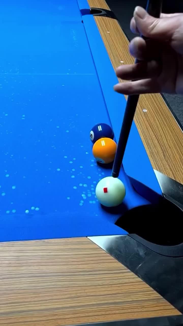 Bersama teman main biliar di WePlay!