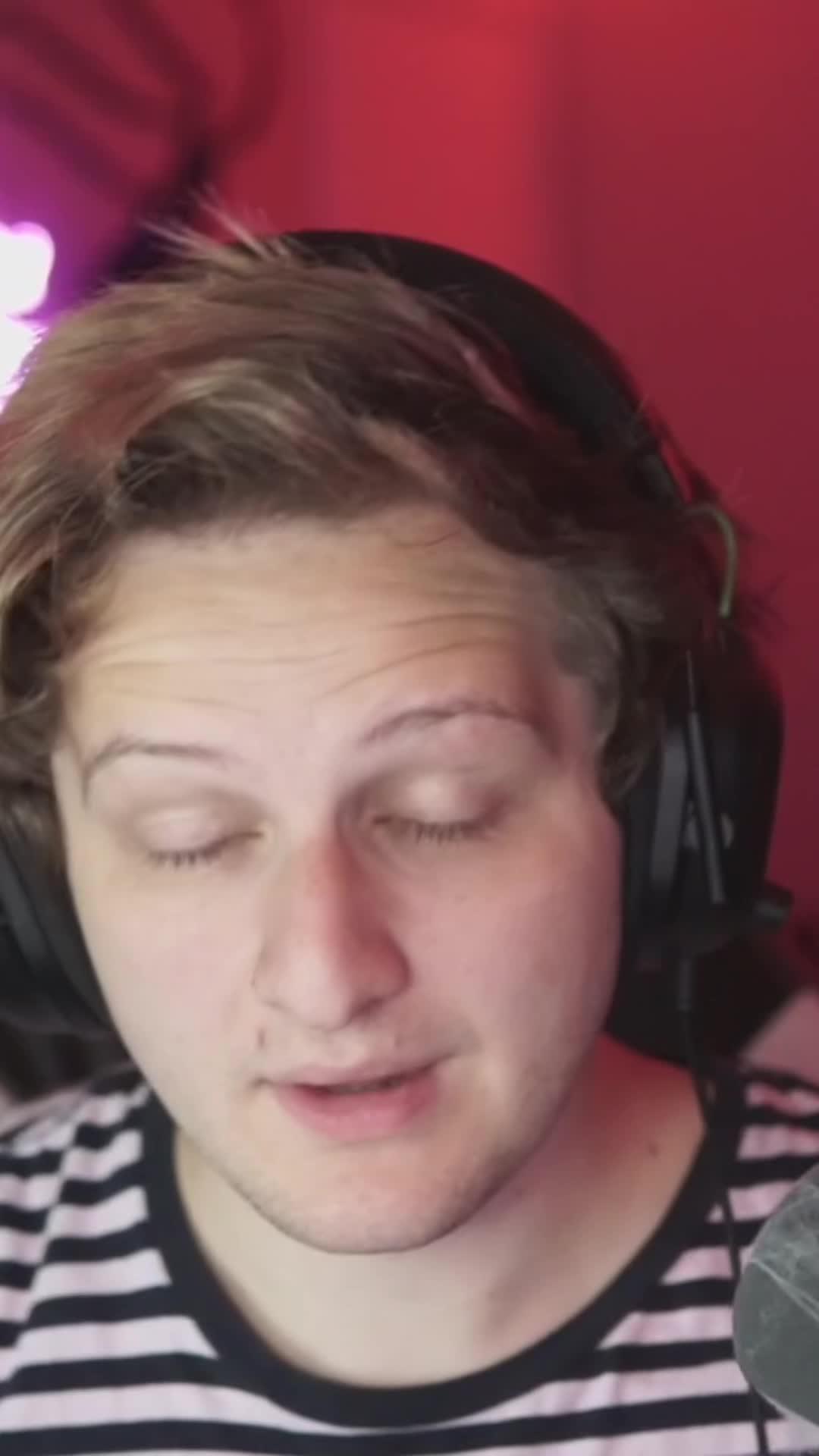 Let’s hear how funny your sleep talking！