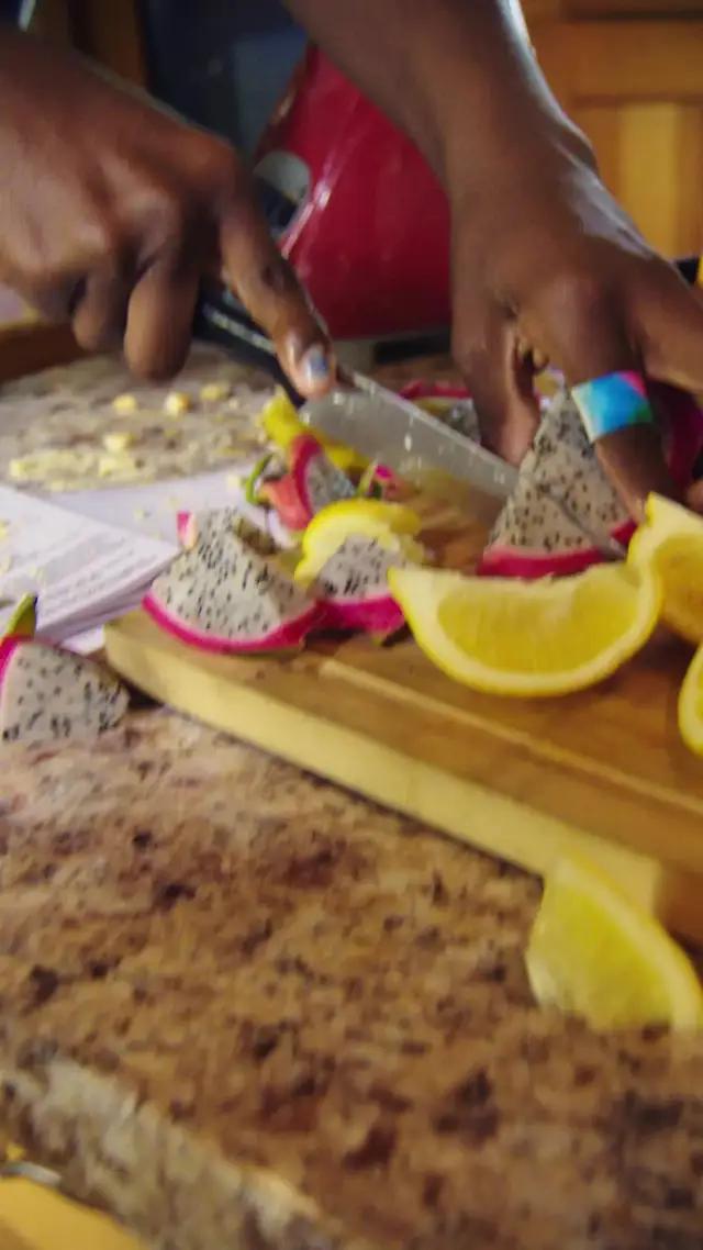 Bli med på Instagram for å skape dine egne vibber med etiketter og effekter.