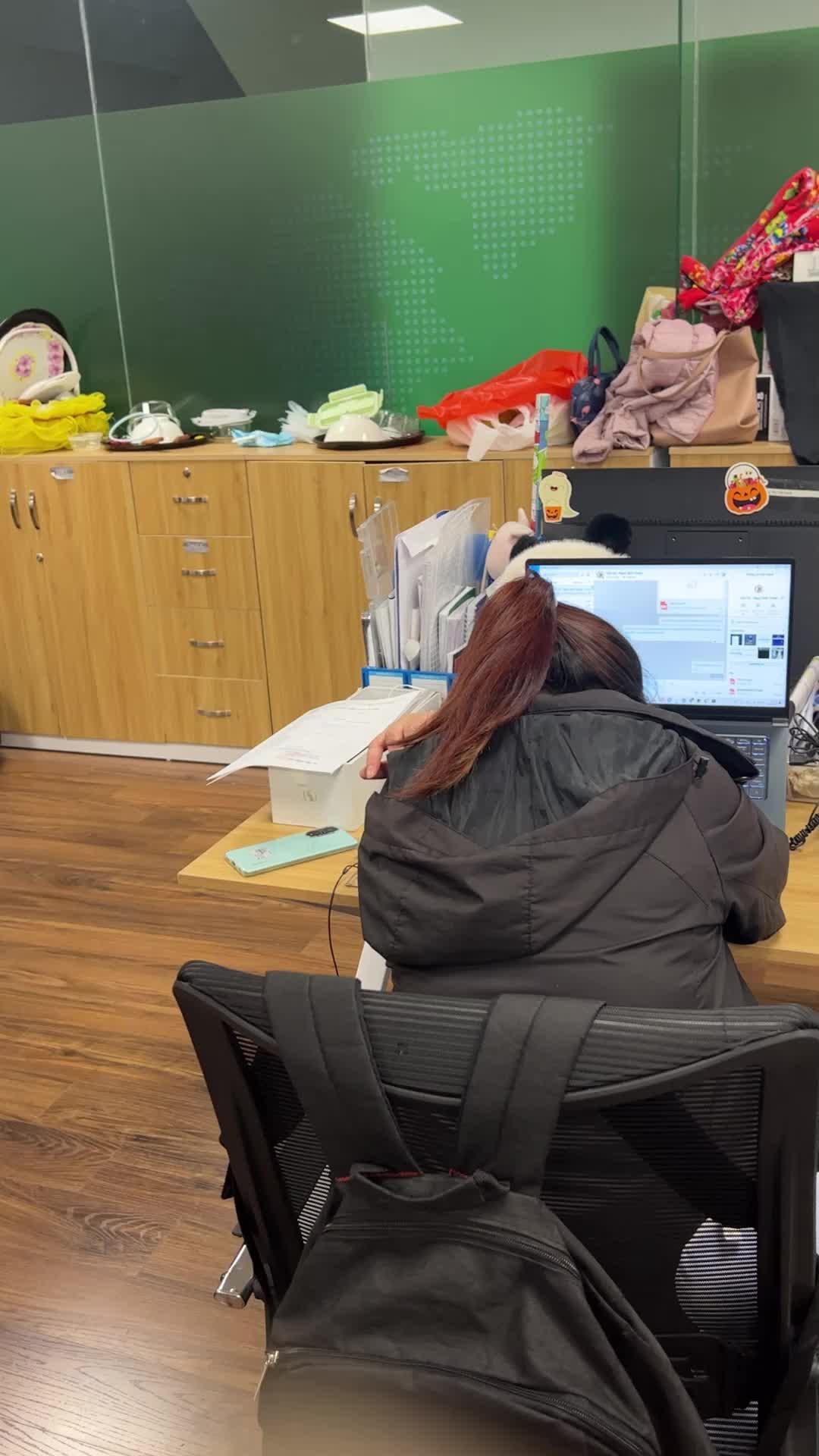 The app warns when someone touches your phone!