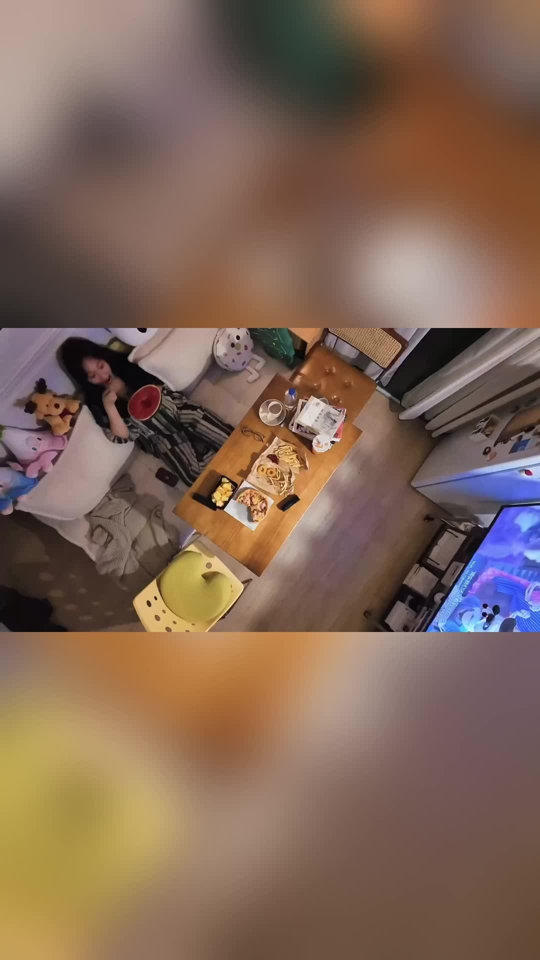 Playsee: Find Your Local Crowd