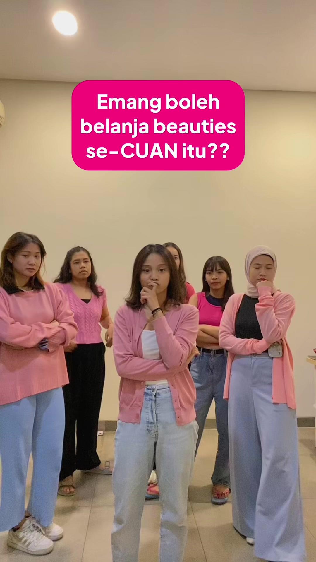 Belanja beauties rugi❌ Belanja beauties cuan✅ Cuma di Sociolla! Apalagi kalau kamu belanjanya lewat SOCO App, banyak tambahan DISKON, EXTRA VOUCHER, dan BEBAS ONGKIR se-Indonesia*! Tunggu apalagi? Checkout sekarang💓✨