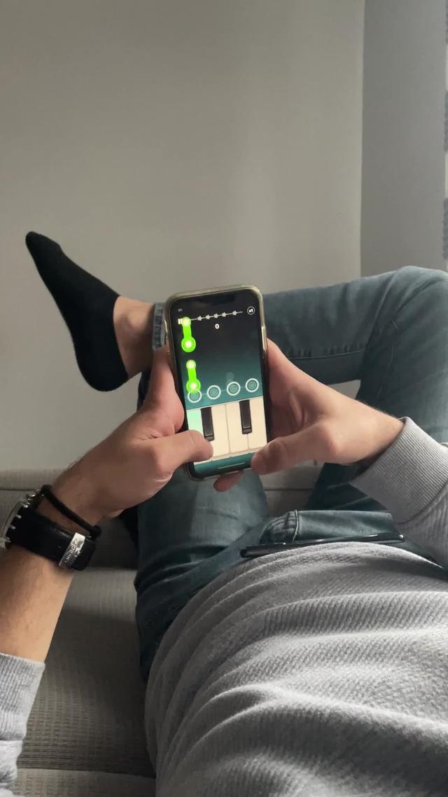 POV: You found the coolest piano game!