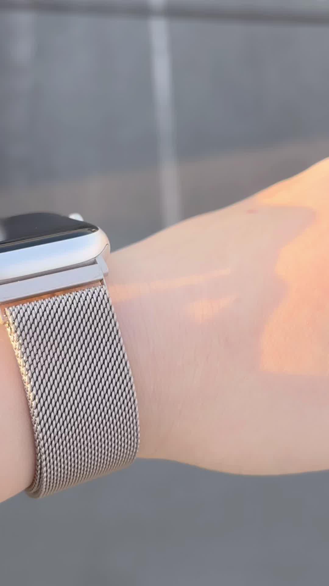 The Snoopy watch face featuring Snoopy and Woodstock comes to life on Apple watch