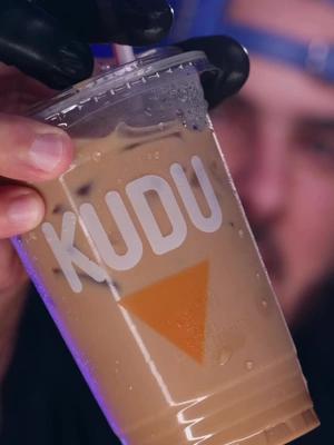 مع حرارة الصيف لازم تنتعش وتجرب المشروبات المثلجة من كودو 🧋🤩 كاراميل لاتيه مثلج🧋 امريكانو مثلج🧊 @كودو Kudu  #حمل_تطبيق_كودو #كودو #kudu  #المخرج_فراس  #امريكانو #قهوة #مثلجات #صيف