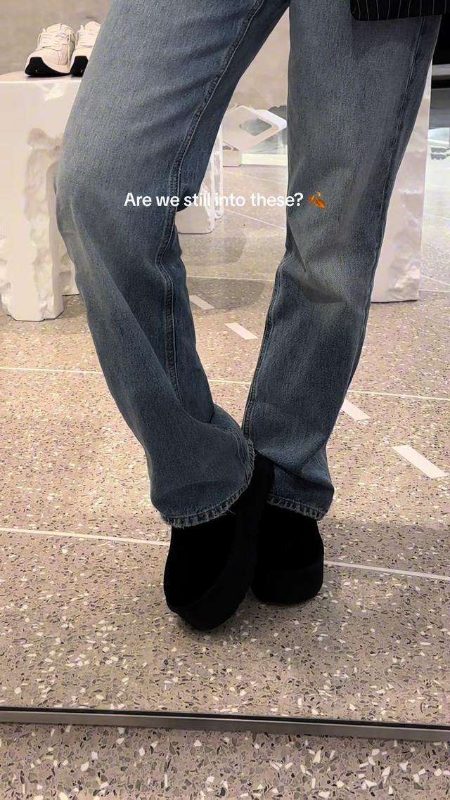 We’re in Uggtober for a reason 🍂🍂🍂 #Levelshoes #viral #ugg #trending #uggplatforms #fyp #fallfashion #uggplatform #trend #platform 