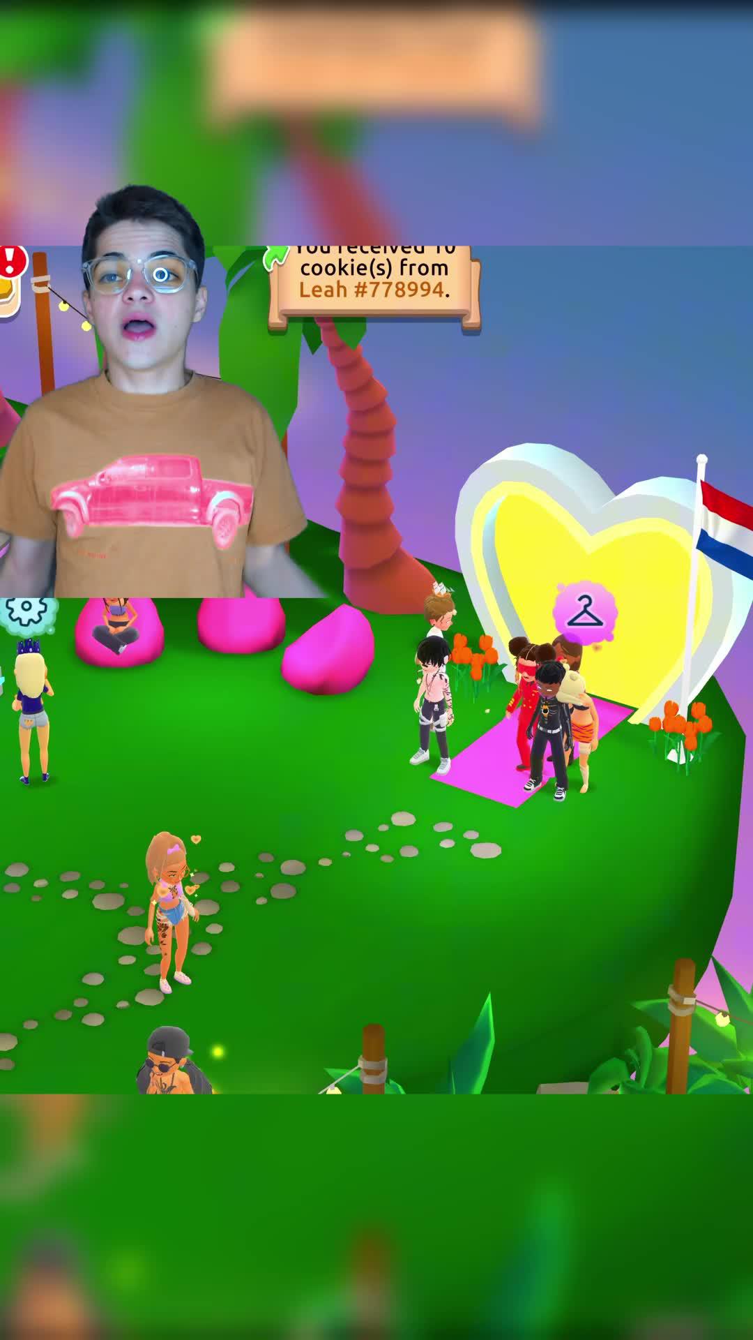 Create your dream 3D avatar, have fun with friends, chat live, and have social adventure!