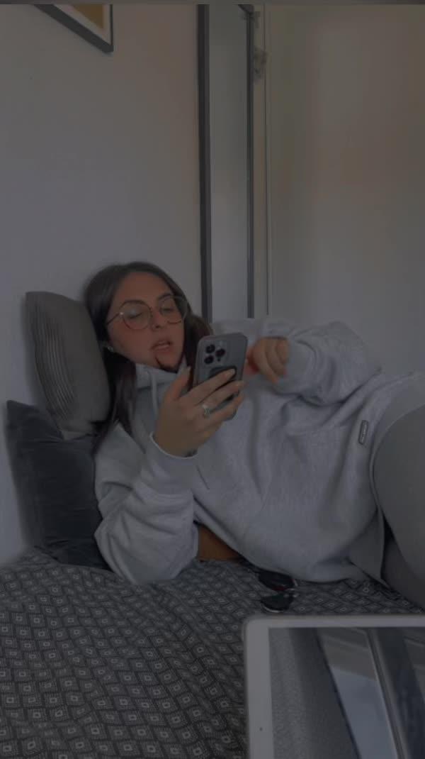 C’est vraiment drôle , et divertissant de parler avec des gens en direct ! Télécharge AZAR gratuitement et viens me retrouver sur l'app ! :)  #meetmeonazar #Azar @azar_france 