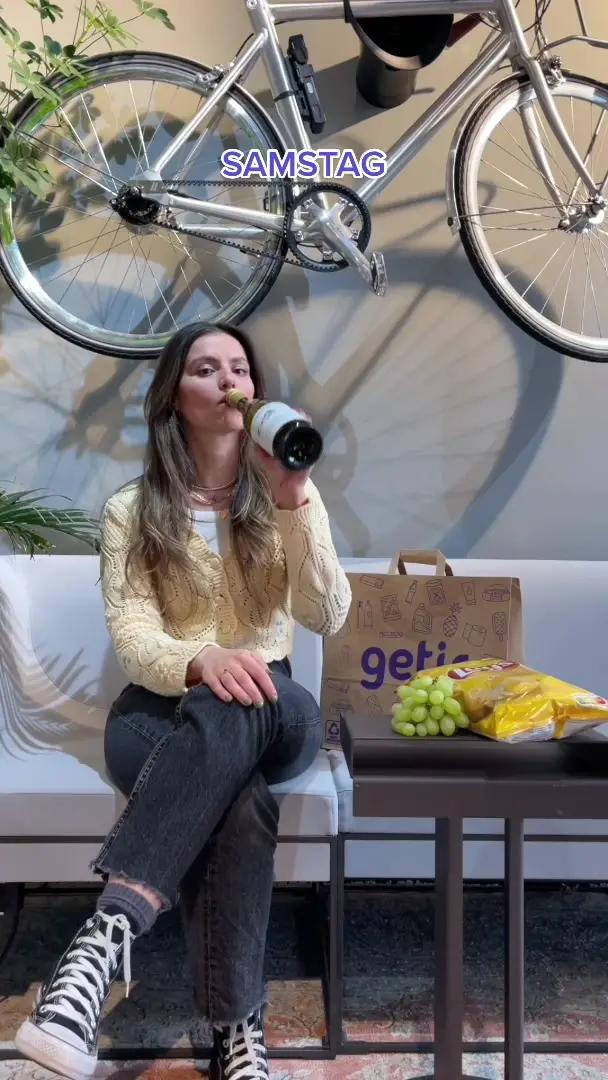 Ich: Ab Montag starte ich mit meiner Diät! 🥗 Auch ich: 🥗🥦🍫🍪🍿🍾🍨#getirde #dietstartsmonday 💜🛵