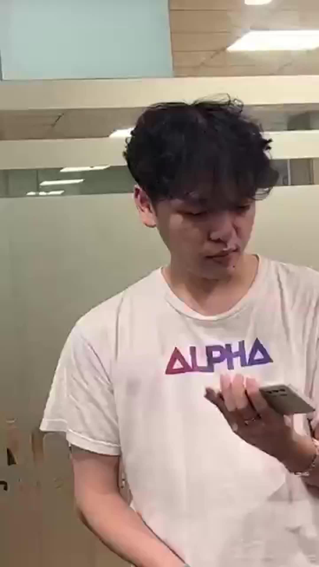 Protect your privacy with the "Don't Touch My Phone" app!