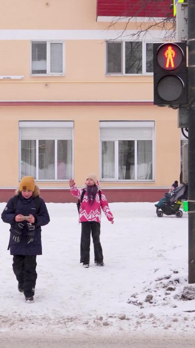Sledujte polohu dítěte. Poslouchejte okolí. Přijímejte upozornění. SOS tlačítko.
