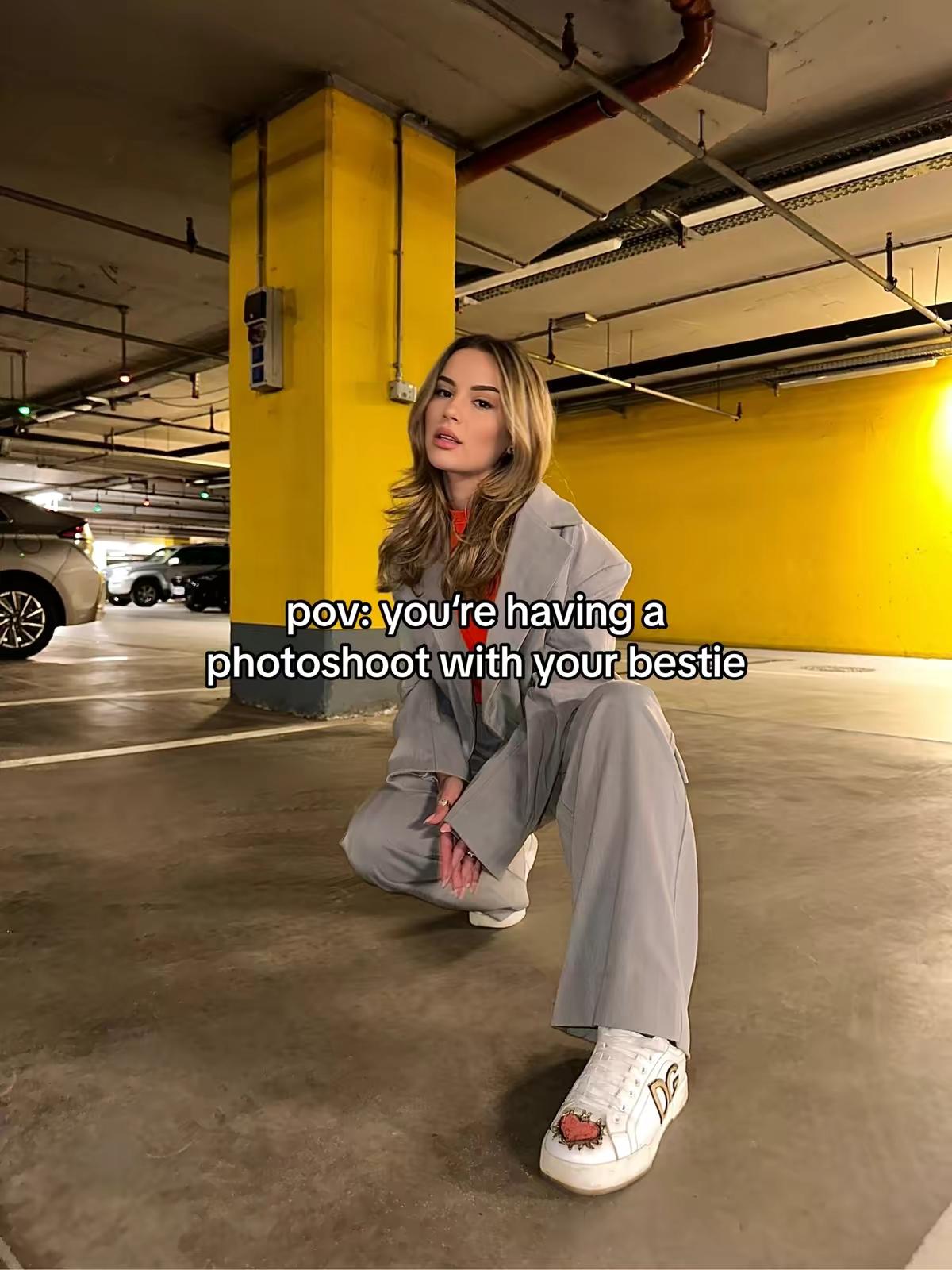 This is your sign to have a photoshoot with your bestie 💗 find the perfect fit for it on #aboutyou 