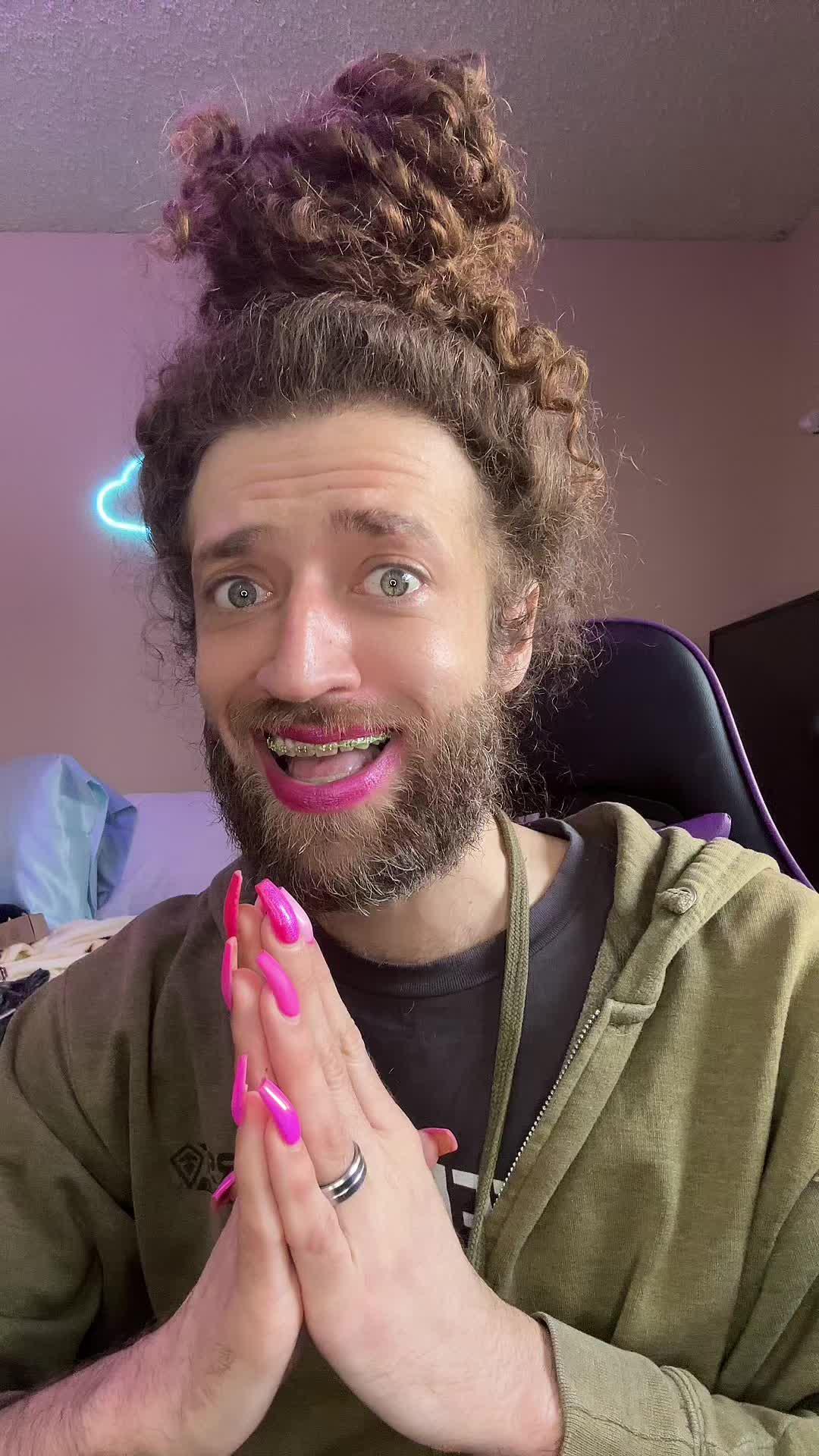 Ever wonder what to do with all your old photos, slides, family documents and keepsakes?