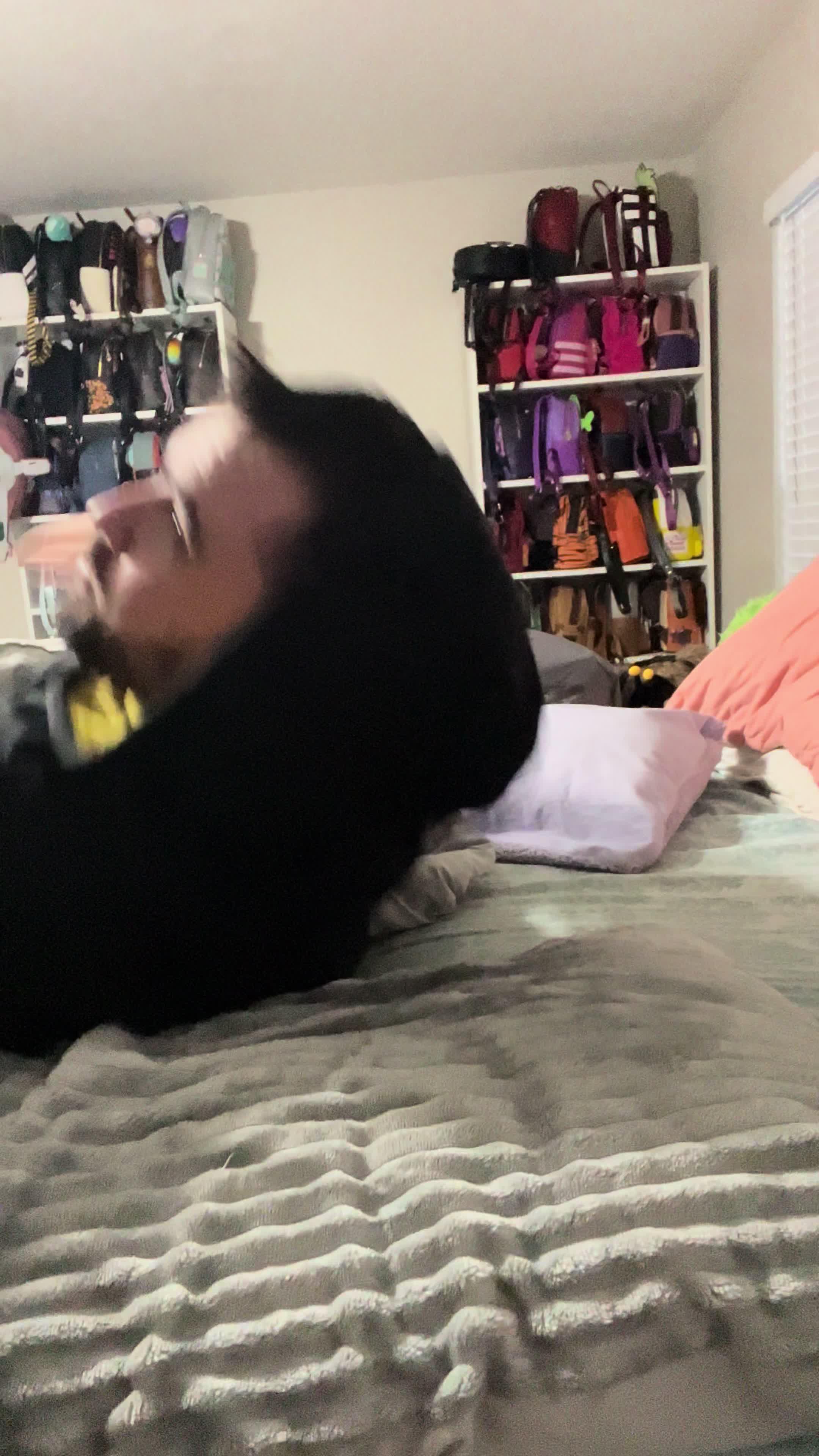 Let’s hear how funny your sleep talking！