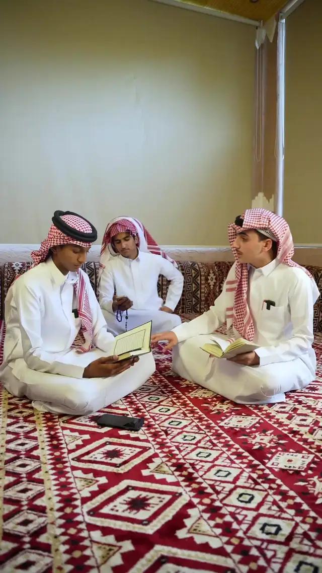 محتار في النطق الصحيح لكلمة في القرآن الكريم حمل #تطبيق_وحي واعرف النطق الصحيح لكل كلمة. #تعلم_القرآن_الكريم 