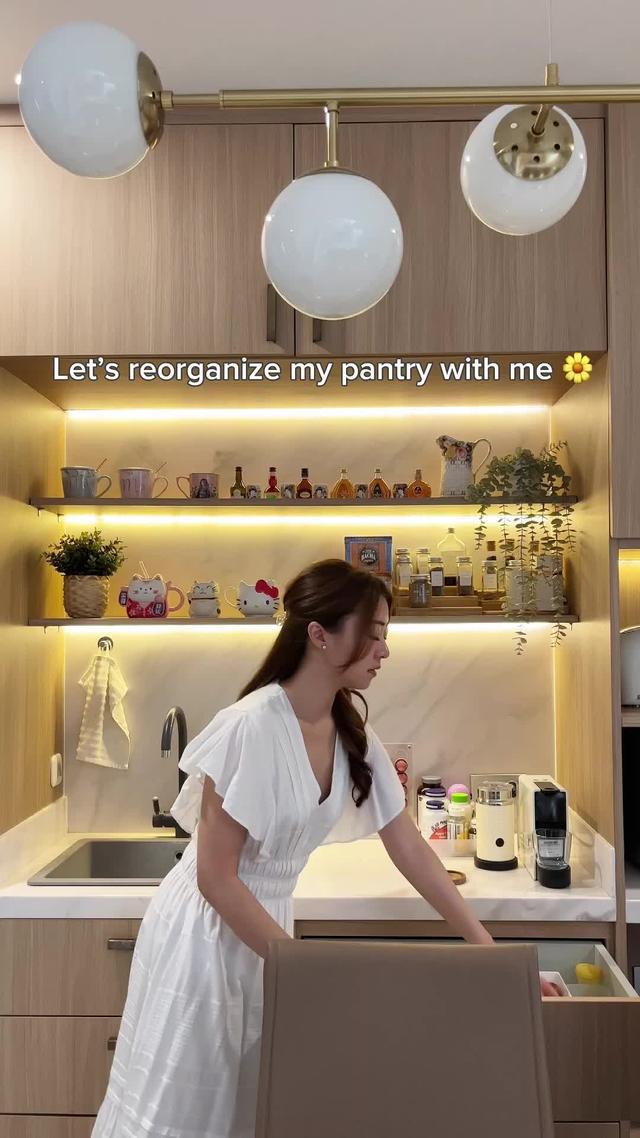 Khusus untukmu banyak promo seru langsung bisa dipakai belanja di Shopee Live paling lengkap!