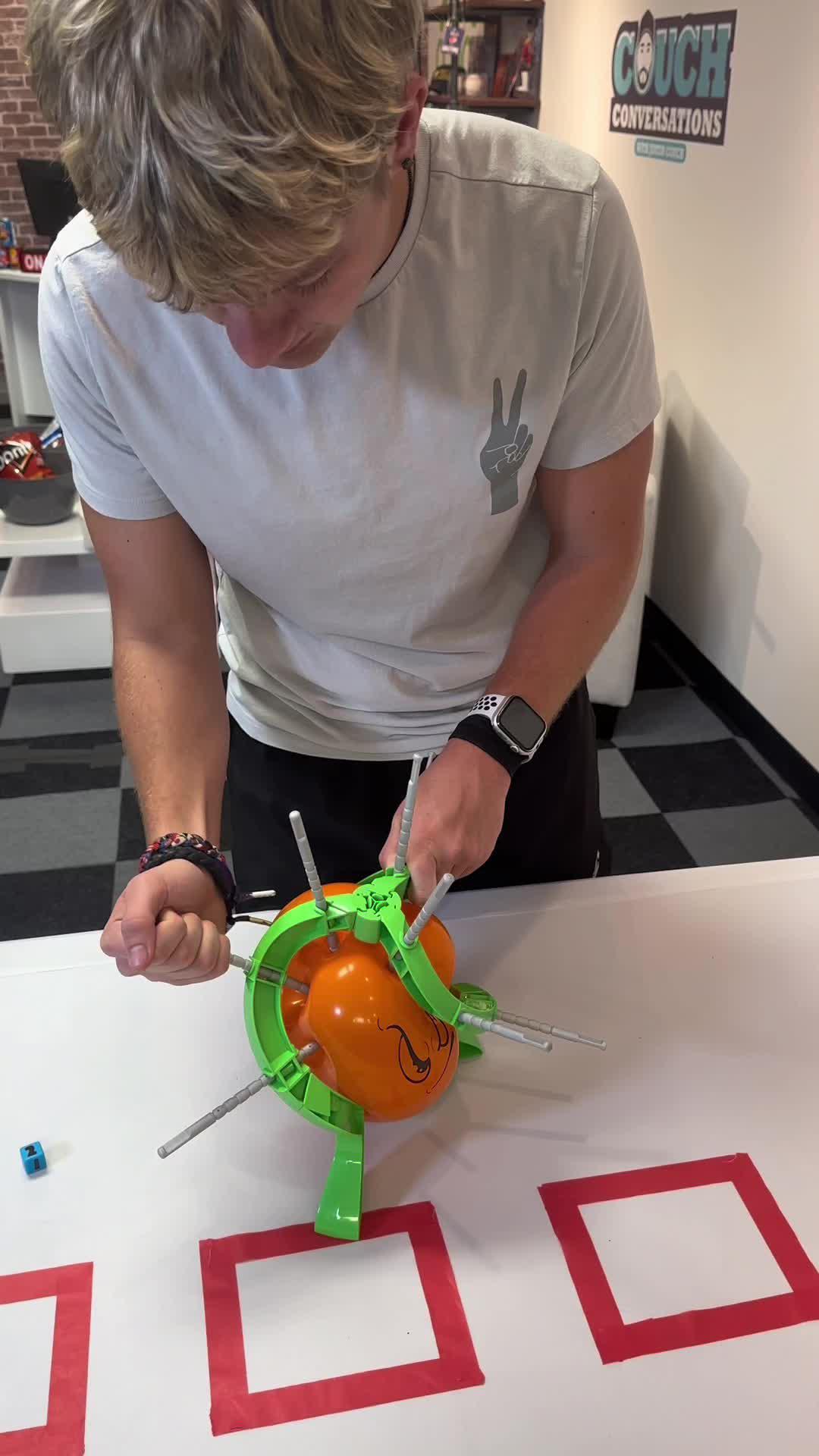 Set exclusive  keyboard& themes for your Phone