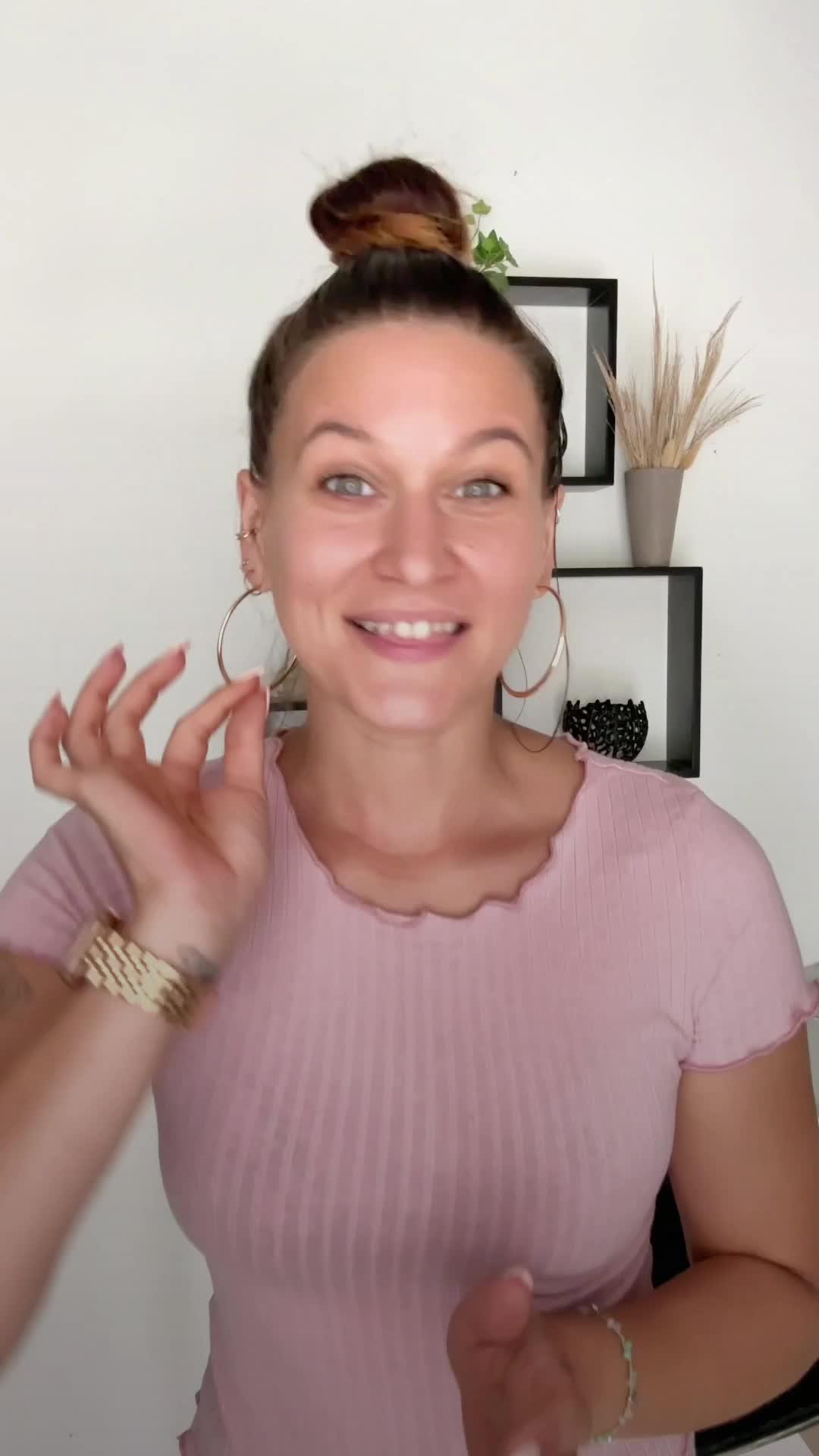 #10me #10minuteenglish  #english  #learnenglish  #learnenglishonline  #learnenglishdaily  #englishteacher #englishlesson  #englishapp  #appenglish  #Englisch  #englischlernen  #englischunterricht  #learnontiktok  #learning  #education  #learnwithtiktok  #englishgrammar  #englishpronunciation  #brightenglish