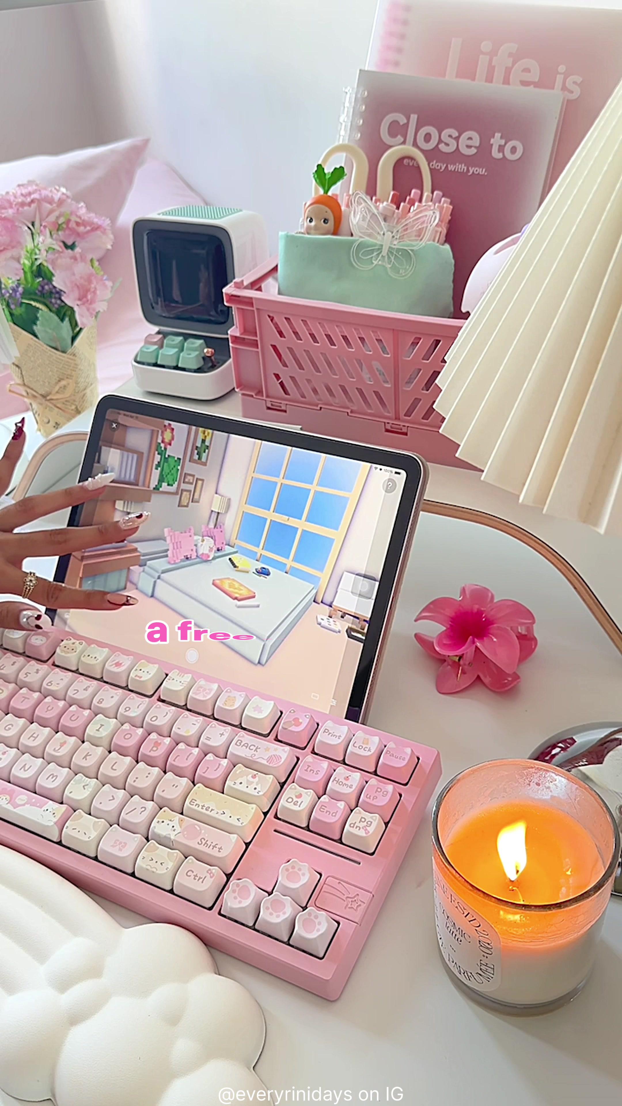 this cozy game is for the ✨creatives✨ and it's FREE on the app store, introducing @Rooms 🩷  Rooms has got to be the coziest game i've played so far that's available for ✨FREE✨ with no ads on the app store! just imagine roblox, minecraft, and sims in one game, that's what rooms is all about since you can build, organize, design, and play while interacting with others 🤩  try it now! 🫶🏻  #fyp #roomsxyz #cozygames #cozygaming #cozygame #cozygamergirl #gamerecommendations #freegame #cozyvibes #cozygamer