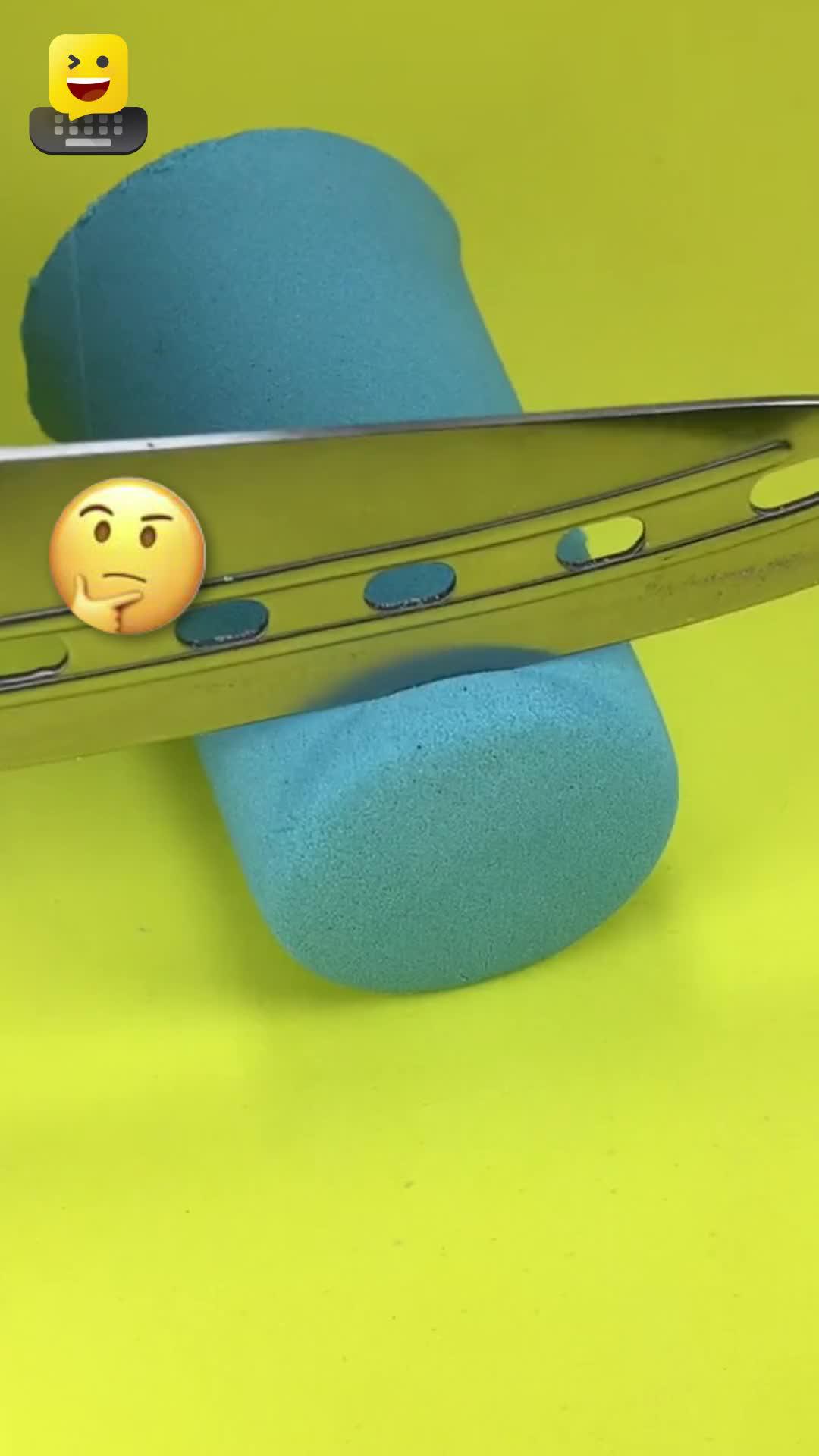 AMAZING Keyboard App! Cool Fonts, Themes, Symbols and more! Check out now!