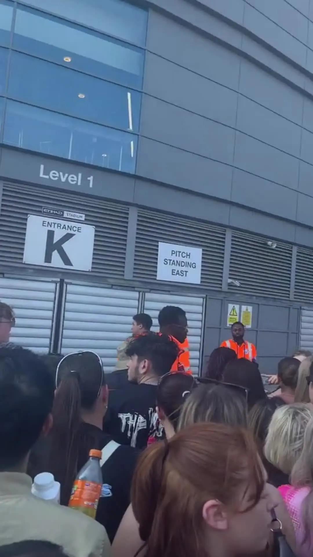 Design the most awesome theme park in the world!