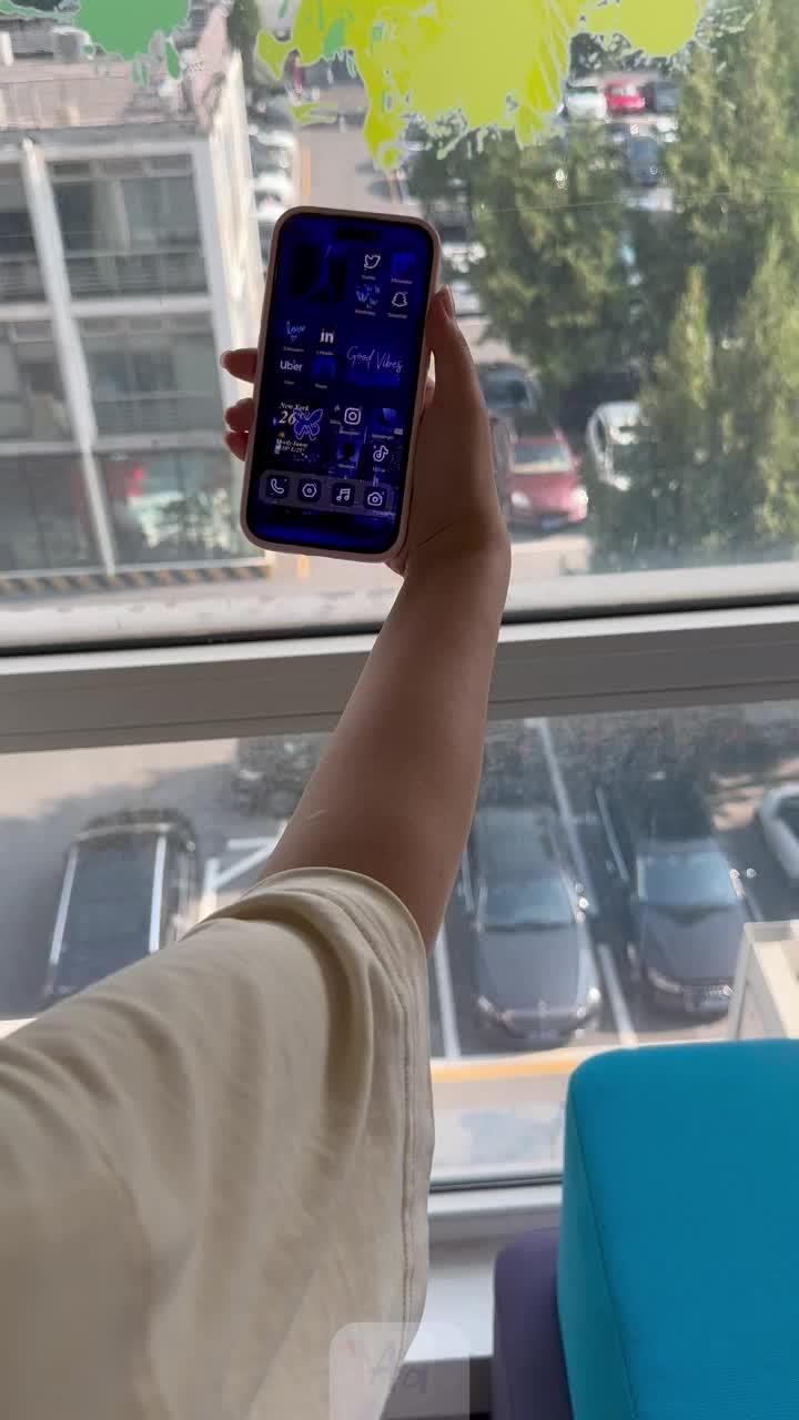 Set exclusive widgets & themes for your Phone