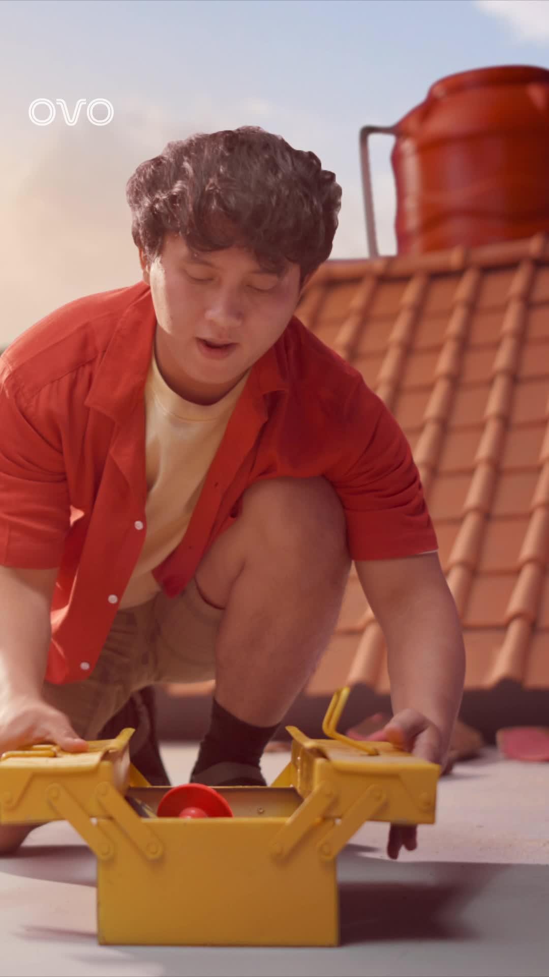 Kerja mulu, santai bentar Pak!. Yuk, melipir ke pom bensin sambil rebut banyak promo OVO!