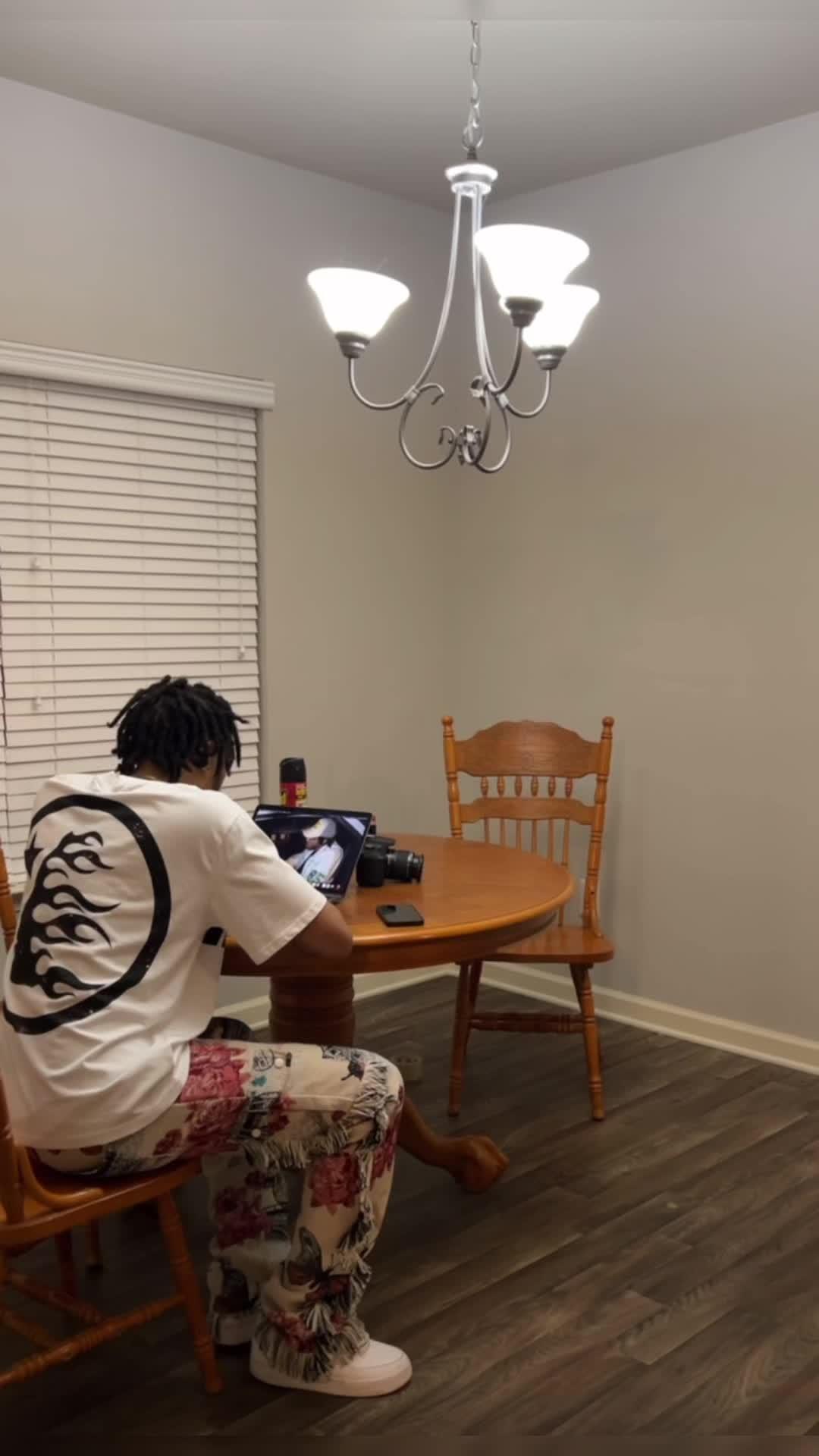 Anti-theft with 1 touch. Easily protect your phone and secure your data