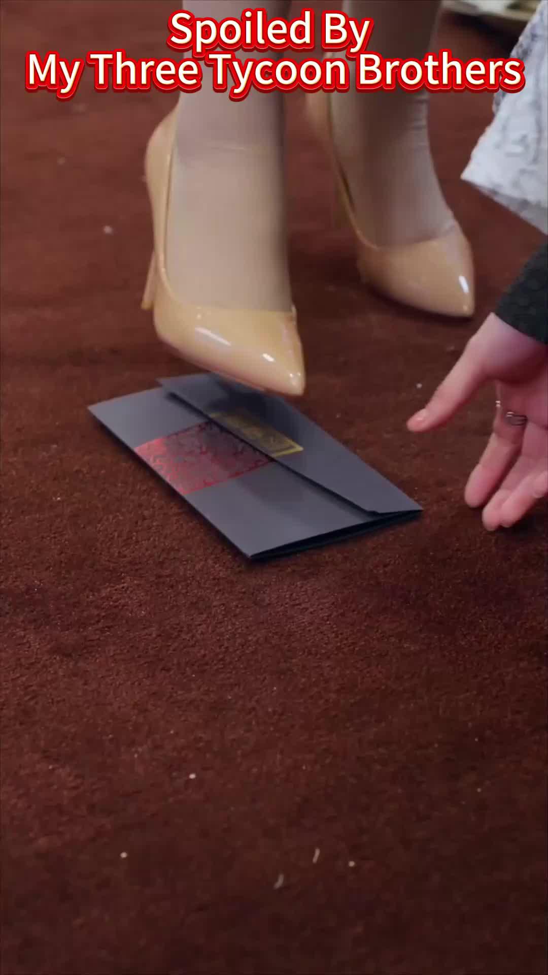 My scumbag husband abandoned me after getting rich, but I have three CEO brothers backing me up.