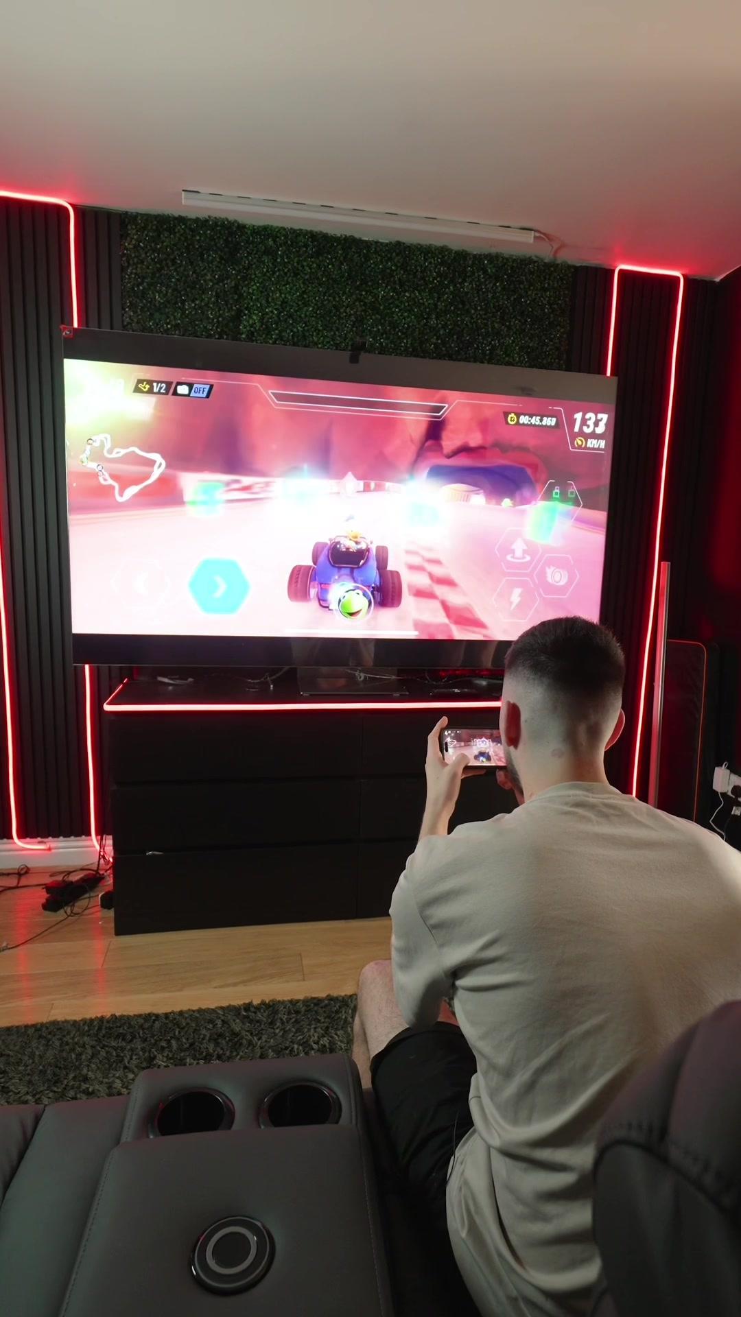 If you’re looking for a new game to pass the time, Disney Speedstorm is definitely worth an install! Use the code DS_MOBILELAUNCH to earn gifts ingame! AD #tech #gaming #disneyspeedstorm