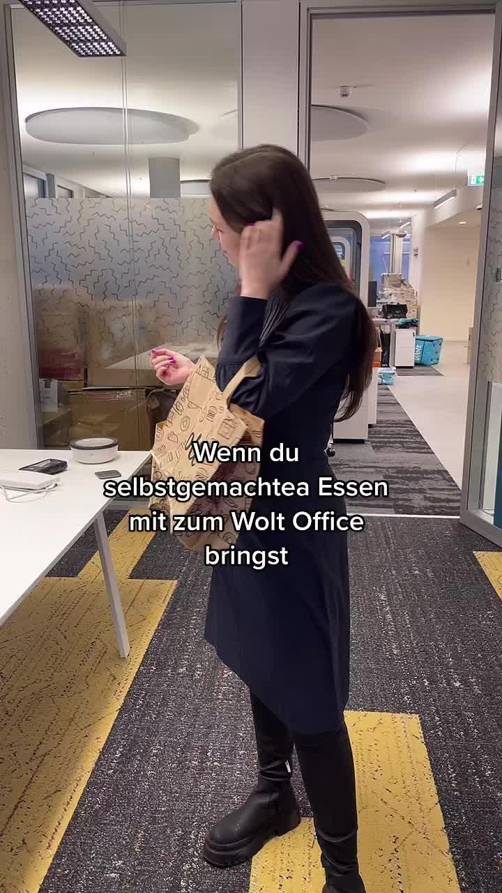 You can’t sit with us 💅💙 #woltapp #woltdeutschland #fooddelivery #essenistmeinhobby #esseninspo