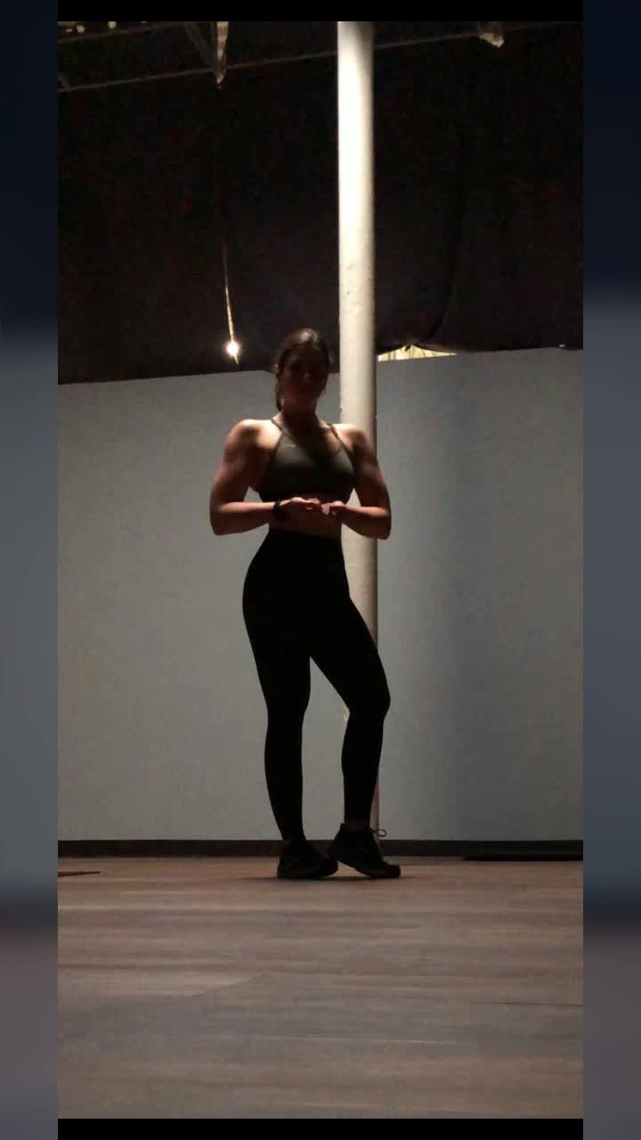 Install GymStreak and get tailored workout plan suited to your body type & personal training goals.